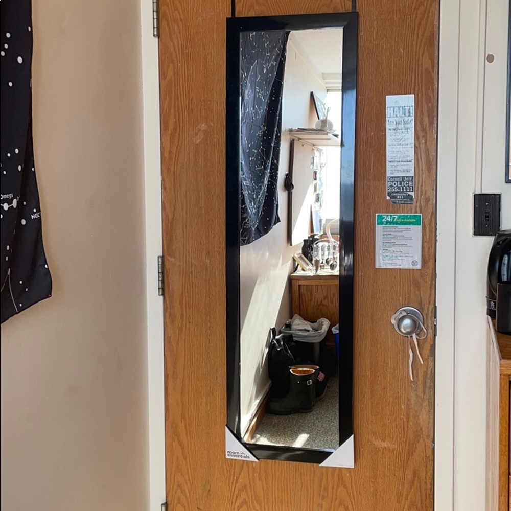 Hanging mirror. No nails or tools needed!